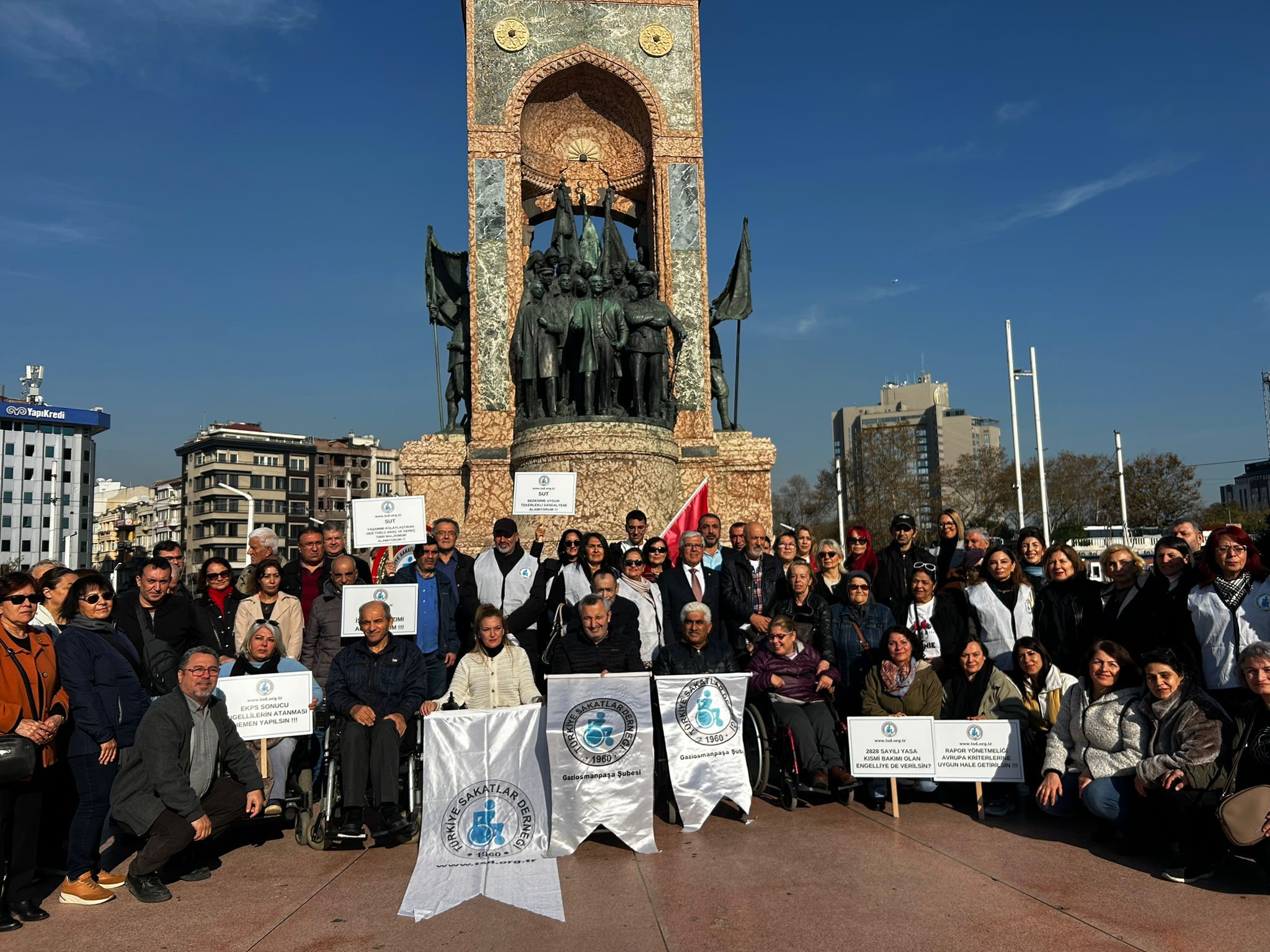 3 Aralık Dünya Engelliler Günü’nde Taksim’de Farkındalık ve Hak Temelli Mücadele Vurgusu