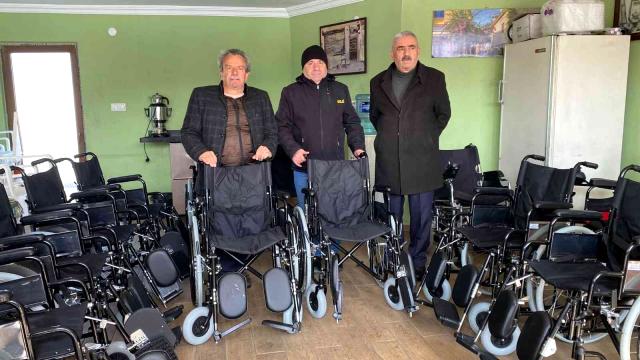 ZONGULDAK' TA HAYIRSEVERLERİN, TÜRKİYE SAKATLAR DERNEĞİ ZONGULDAK ŞUBESİNE BAĞIŞLADIĞI 10 ADET MANUEL TEKERLEKLİ SANDALYE İHTİYAÇ SAHİPLERİNE DAĞITILDI !