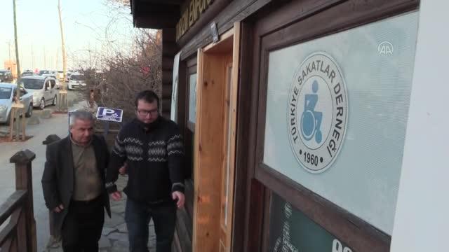 TÜRKİYE SAKATLAR DERNEĞİ AKÇAKOCA ŞUBE BAŞKANI EMİN BELLİ ENGELLİLERİN GÖREN GÖZÜ OLUYOR !
