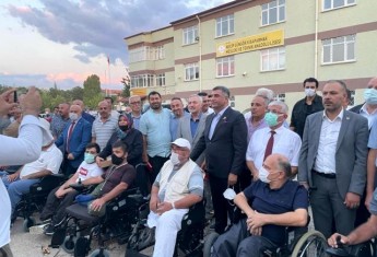 Avrupa Elazığlılar Derneği (AED) tarafından temin edilen 33 akülü tekerlekli sandalye, Türkiye Sakatlar Derneği Elazığ Şubesi aracılığıyla ihtiyaç sahiplerine dağıtıldı.